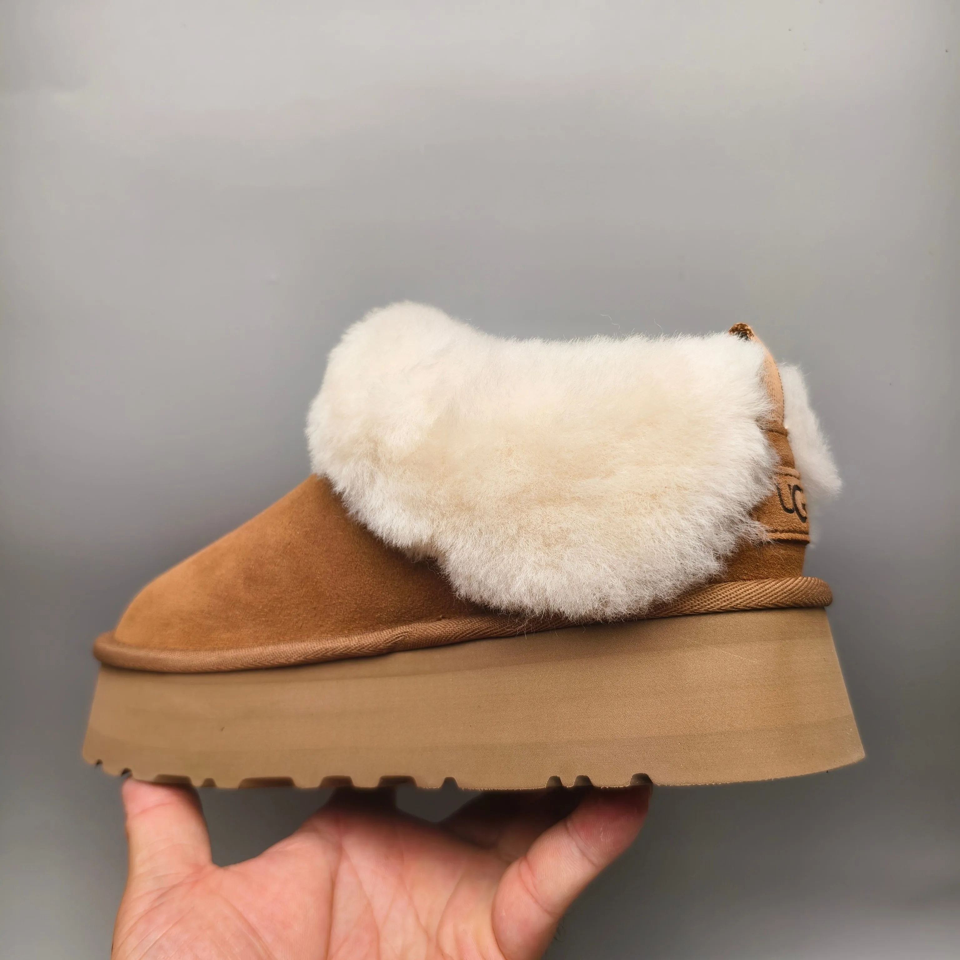 💰480 UGG sheepskin all-in-one 1393 thick-soled suede slip-on slip-on shoes. Color: maroon, green, sand, pink. Matching sizes: 35-40.
